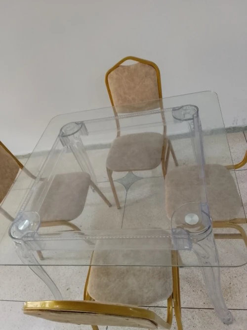 Table. Manger