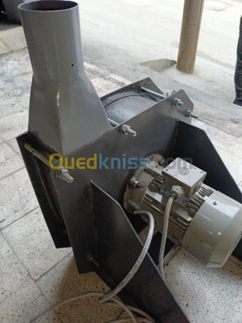 1/ ex tracteur 2.2 kw 2845 r/mn                         2/ syclone avec Écluse rotative 30 r/min
