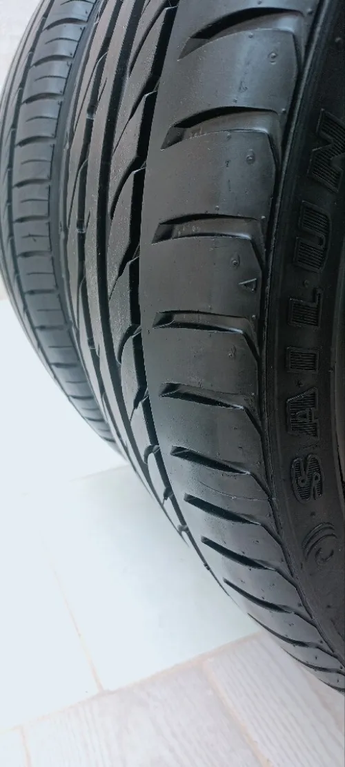 4 Pneus jdad   2 /275/30/R20 2/245/35/R20