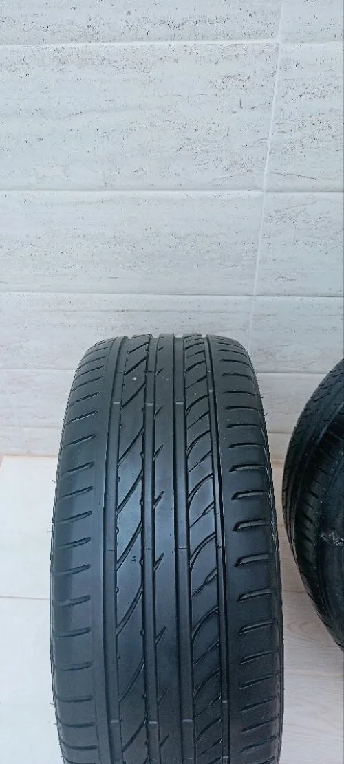 4 Pneus jdad   2 /275/30/R20 2/245/35/R20