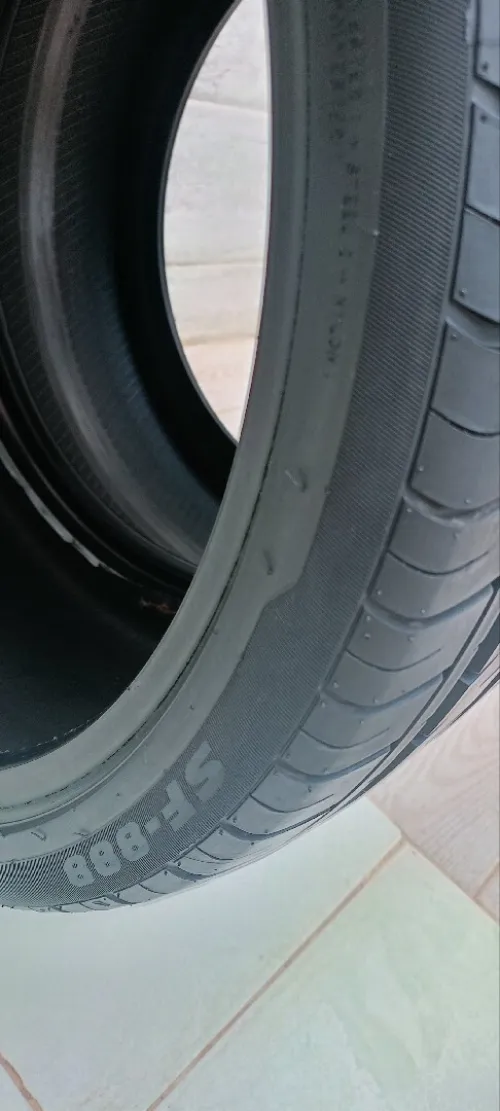 4 Pneus jdad   2 /275/30/R20 2/245/35/R20