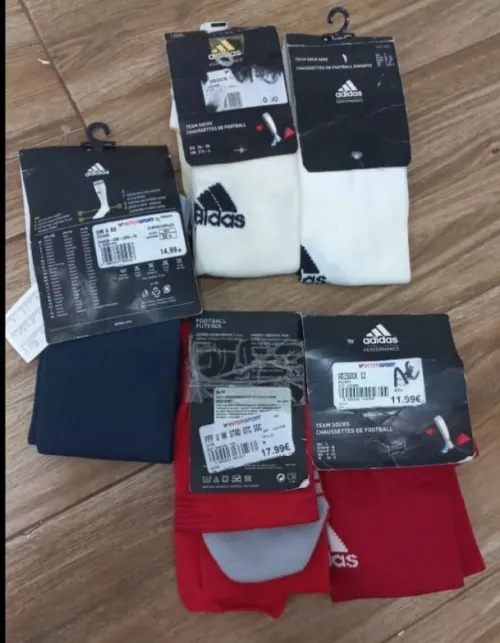 Lot 5 paires de chaussettes marque Adidas & 11 protèges tibia avec socquette 10 taille S & une M