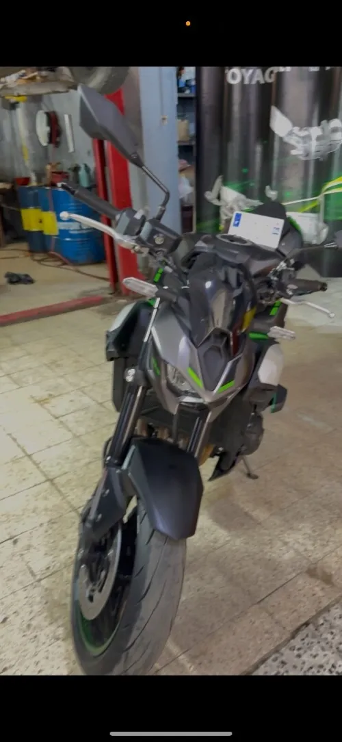 Kawazaki Z900 2025