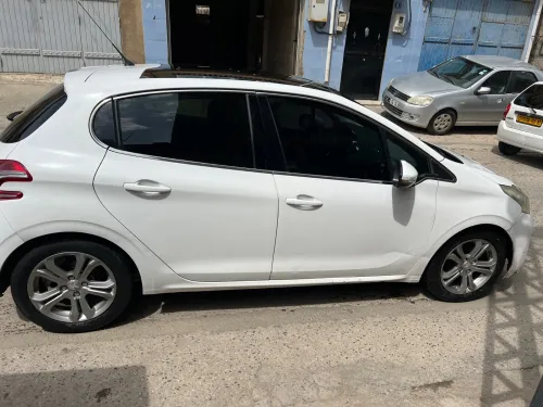 Peugeot 208 2015 Allure