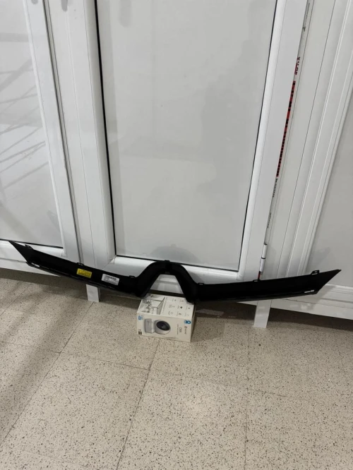 Enjoliveur supérieur de calandre Clio 4