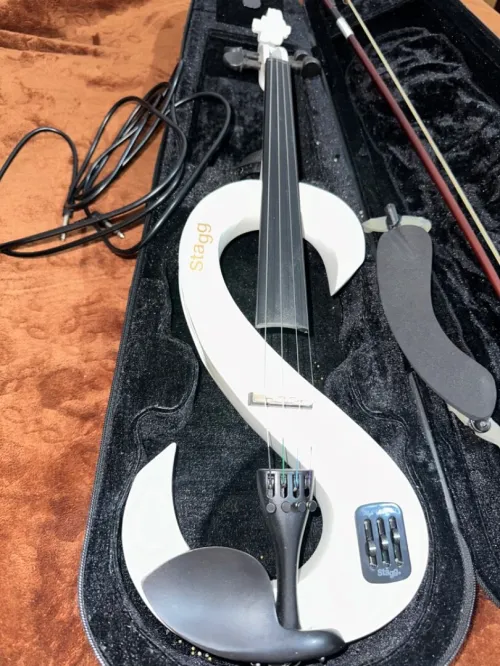 Pack violon électrique 4/4 avec violon électrique blanc en forme de S et étui semi-rigide