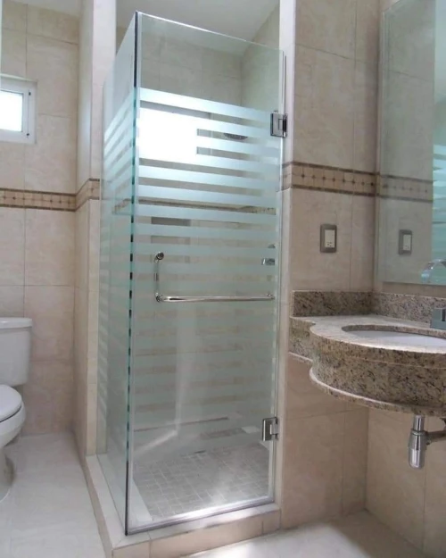  cabine de douche et  façade en verre