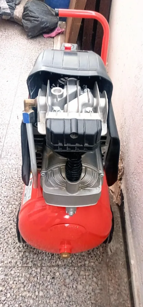 Vend compresseur d'air BLACK Decker 25L
