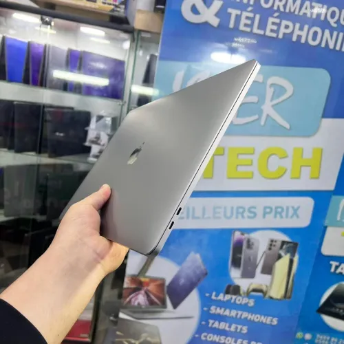 MacBook Pro Touchpar 2018 Avec RADEON 555X 4GB VRAM