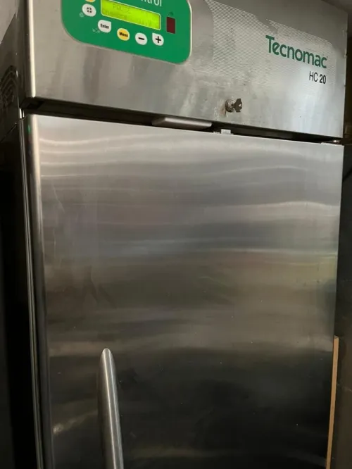Comptoir à glace et turbine et armoire négative