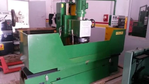 ماكنات الخراطة. الات الخراطة و التفريز  MACHINES FABRICATION MÉCANIQUE. Tours et fraiseuses