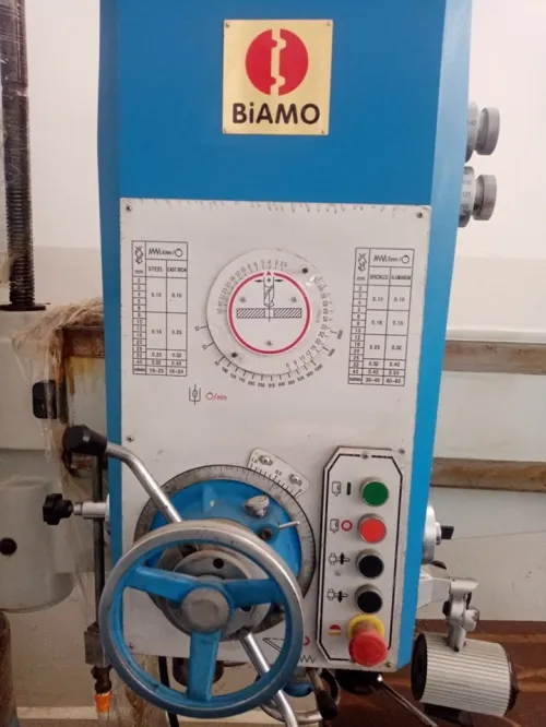 ماكنات الخراطة. الات الخراطة و التفريز  MACHINES FABRICATION MÉCANIQUE. Tours et fraiseuses