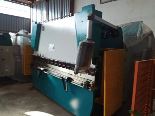 ماكنات الخراطة. الات الخراطة و التفريز  MACHINES FABRICATION MÉCANIQUE. Tours et fraiseuses