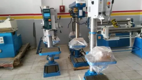 ماكنات الخراطة. الات الخراطة و التفريز  MACHINES FABRICATION MÉCANIQUE. Tours et fraiseuses
