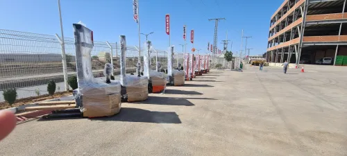 ماكنات الخراطة. الات الخراطة و التفريز  MACHINES FABRICATION MÉCANIQUE. Tours et fraiseuses