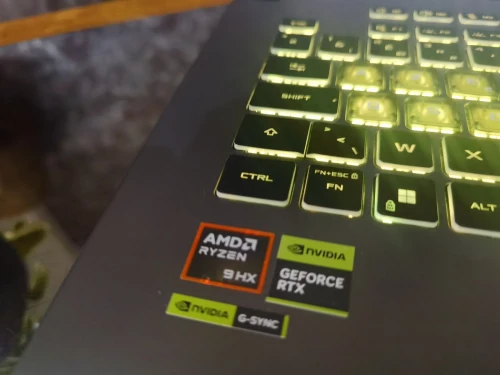 ASUS STRIX G16 - AMD Ryzen 9 9955HX - RTX 5070 Ti 12Go - Écran 16" QHD+ 240Hz - RAM 32Go - SSD 2To