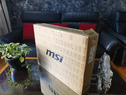 MSI RAIDER 18 HX Ai  - AMD Ryzen 9 9955HX3D - RTX 5090 24Go - Écran 18" 4k Mini-Led 120Hz - RAM 64Go - SSD 2TB