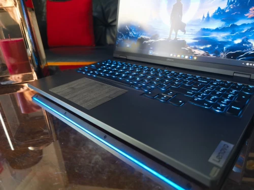 [VENDU] LENOVO LEGION 7i PRO-i9-13900HX - RTX 4090 16Go-Écran 16" QHD 2K 240Hz -SSD 2TB - RAM 32 Go 