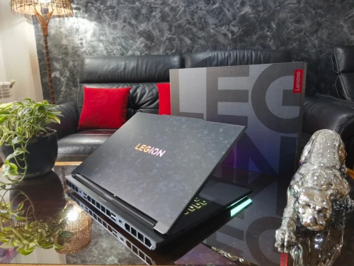 LENOVO LEGION 9i GEN 10- Ultra 9 275HX - RTX 5090 24Go - Écran 18" 4k UHD 240Hz - RAM 32Go - SSD 1TB