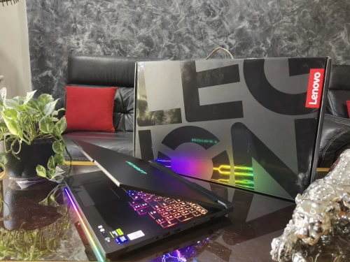 [VENDU] LENOVO LEGION PRO 7i - Ultra 9 275HX - RTX 5090 24Go - Écran 16" Oled QHD+ 240Hz - RAM 32Go-SSD 2To