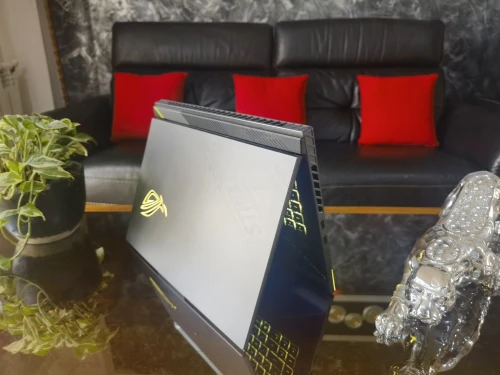 ASUS STRIX G16 - AMD Ryzen 9 9955HX - RTX 5070 Ti 12Go - Écran 16" QHD+ 240Hz - RAM 32Go - SSD 2To