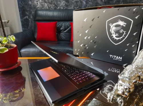 [VENDU] MSI TITAN 18 HX AI -Ultra 9 285HX-RTX 5080 16Go-Écran 18" 4k Mini-LED 120Hz-SSD 4To-RAM 64Go