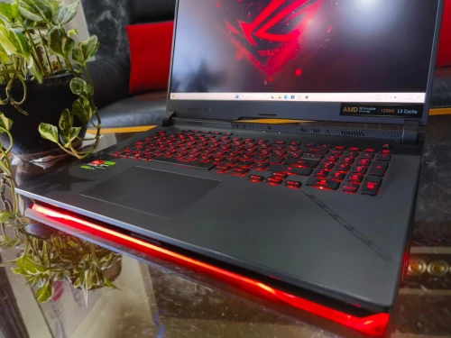 ASUS STRIX SCAR 17 X3D - AMD Ryzen 9 7945HX3D - RTX 4090 16Go - Écran 17" QHD 240Hz-RAM 32Go-SSD 2TB