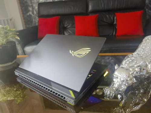 ASUS STRIX G16 - AMD Ryzen 9 9955HX - RTX 5070 Ti 12Go - Écran 16" QHD+ 240Hz - RAM 32Go - SSD 2To