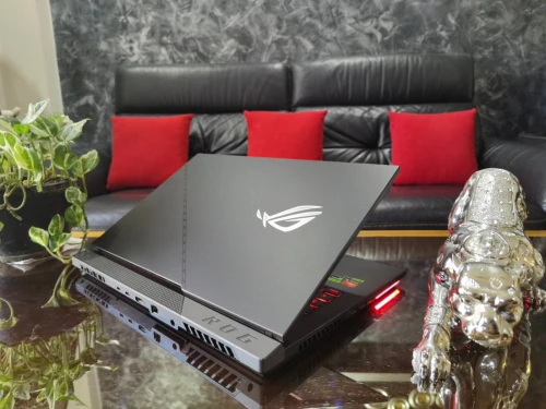 ASUS STRIX SCAR 17 X3D - AMD Ryzen 9 7945HX3D - RTX 4090 16Go - Écran 17" QHD 240Hz-RAM 32Go-SSD 2TB
