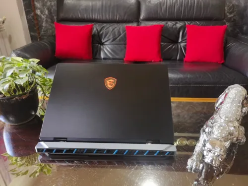 [VENDU] MSI TITAN 18HX - Intel i9 14900HX - RTX 4090 16Go - Écran 18" QHD 240Hz - RAM 32Go - SSD 2To