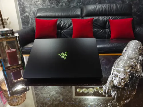 [VENDU] Razer Blade 16 - i9-13950HX -RTX 4070 8Go -Écran 16" Mini LED 4k 120HZ - RAM 32Go - SSD 1TB 