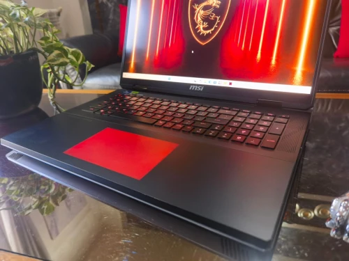[VENDU] MSI TITAN 18HX - Intel i9 14900HX - RTX 4090 16Go - Écran 18" QHD 240Hz - RAM 32Go - SSD 2To