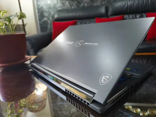[VENDU] MSI STEALTH 16 MERCEDES-AMG - i9 13900H - RTX 4070 8Go - Écran 16" 4k OLED-SSD 2TB-RAM 32Go 