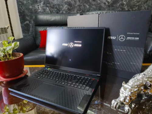 [VENDU]MSI STEALTH 18 MERCEDES-AMG -Ultra 9 185H-RTX 4080Go-Écran 18" 4k MiniLed 120Hz-RAM 64Go -2TB