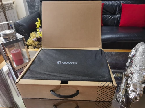 [VENDU] GIGABYTE AORUS 16X -Intel i7-14650HX - RTX 4070 8Go - Écran 16" QHD 165Hz -RAM 32Go -SSD 1TB