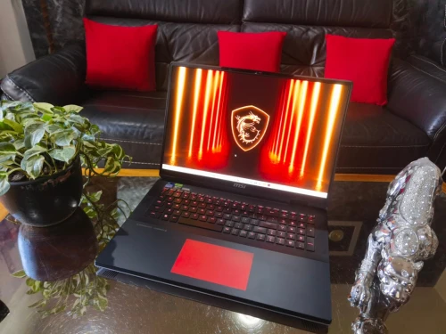 [VENDU] MSI TITAN 18HX - Intel i9 14900HX - RTX 4090 16Go - Écran 18" QHD 240Hz - RAM 32Go - SSD 2To