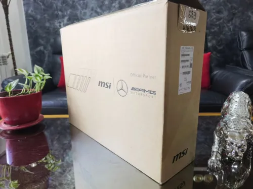 [VENDU]MSI STEALTH 18 MERCEDES-AMG -Ultra 9 185H-RTX 4080Go-Écran 18" 4k MiniLed 120Hz-RAM 64Go -2TB