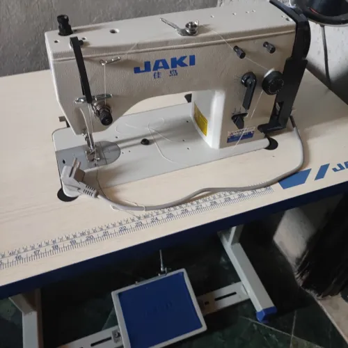 Machine a coudre jaki 
