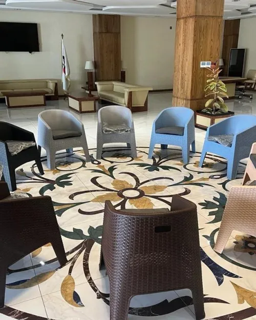 Chaises Modernes en plastique