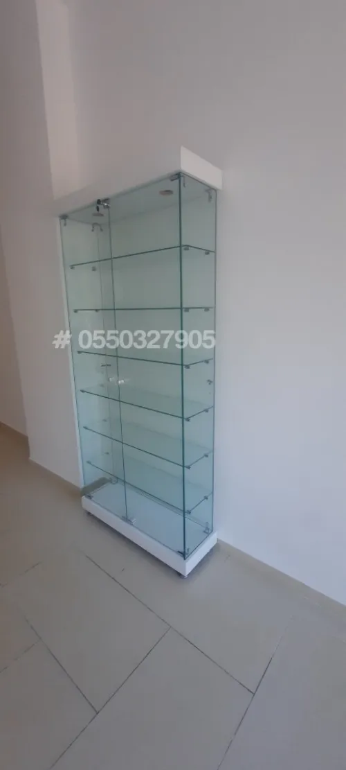 Vitrine et présentoirs d'exposition en verre 