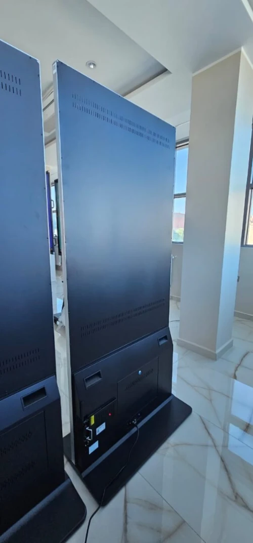 Totem 65" 4k Windows 10 / RAM 16GB