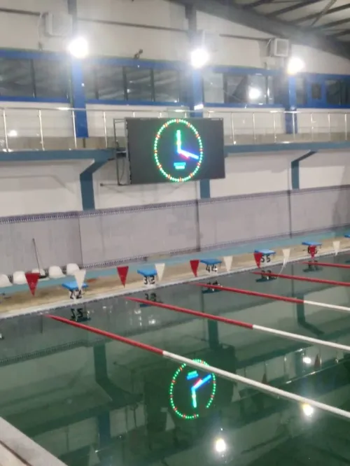Forniture et installation d'écran LED PO4 étanche dans la pescine 