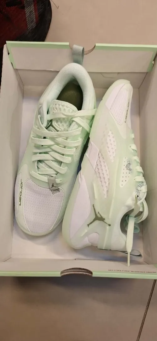 Basquette jordan original caba pointure 42