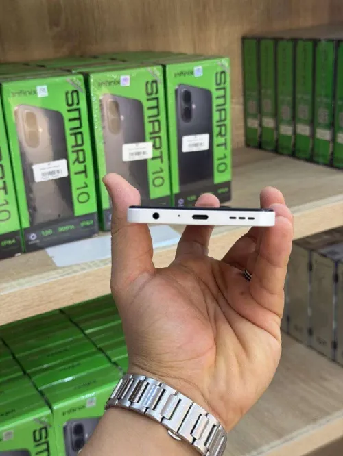 Realmi Tecno smartphone