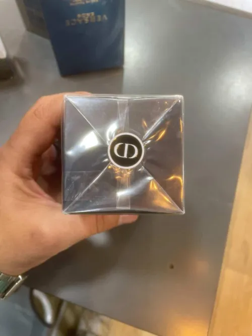 سلام عليكم كاين 3 parfum هابطين كابة للبيع في 3 مرحبا