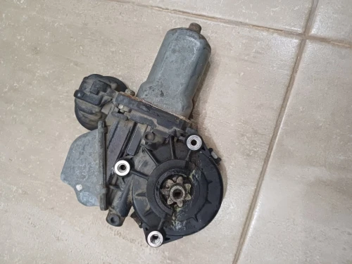 Moteur lève-vitres TOYOTA yaris
