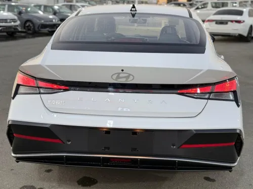 Hyundai Elantra 2025 Full