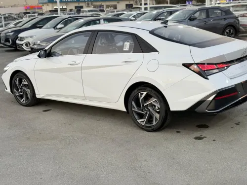 Hyundai Elantra 2025 Full
