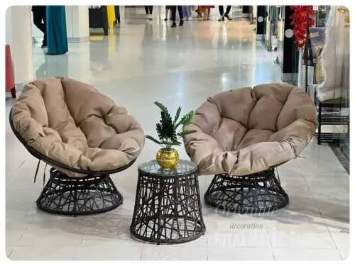 CHAISE ET TABLE PIVOTANTE