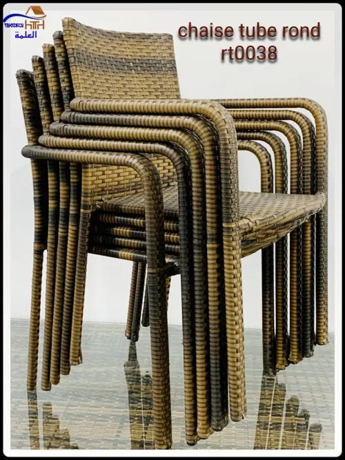 TABLE RONDE 1,70 m AVEC 8 CHAISES  